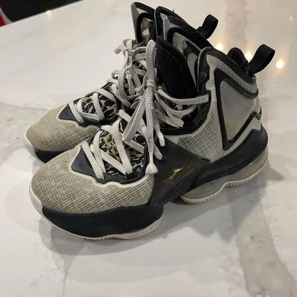 Nike Lebron 19 SE Royalty GS Big Kids 4.5Y Shoes Sneakers DD0422-100 4.5 Y Boys - Picture 1 of 10